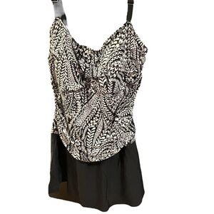 HEAT 24W Black and White 1 Piece Bathing Suit Squared Off Back Adjustable